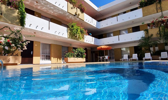 Zona Dorada Hotel | Azteca Inn