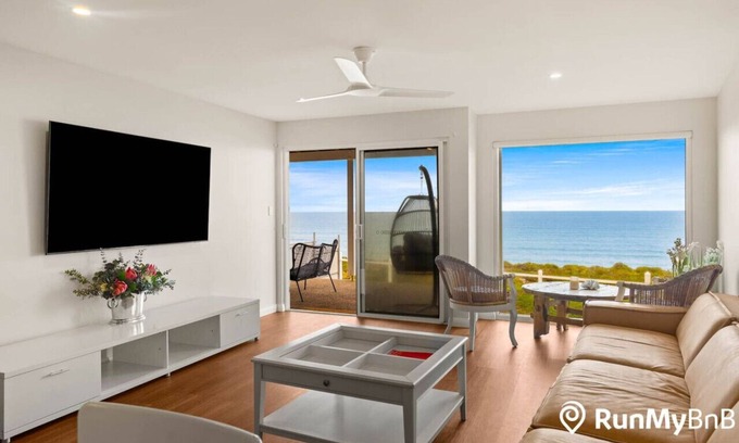 Hayborough Casa | Azure - Absolute Beachfront