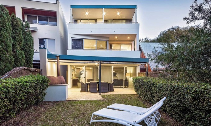 Marybrook Casa | Azure Beachside Resort Escape for Groups