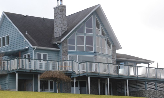 Port McNeill Casa | Azure Blue Beach House ~ * ~ Telegraph Cove B. C.