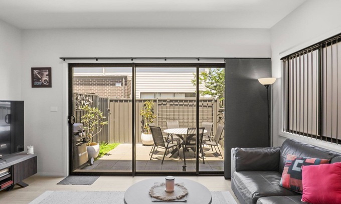 Speers Point Casa | Azure Escape- Walking distance to water & pet friendly!