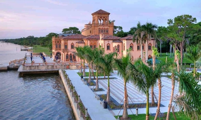 Harbor Acres Cabaña | Azure Guesthouse Walkable to Restaurants! Private patio! Beach 8 min drive!