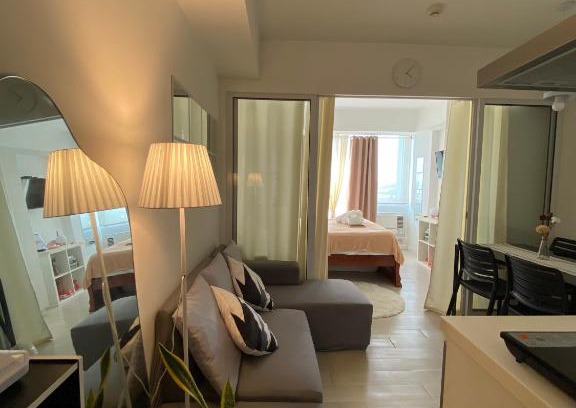 Don Bosco Apartamento | Azure Resort Condo Staycation Paranaque