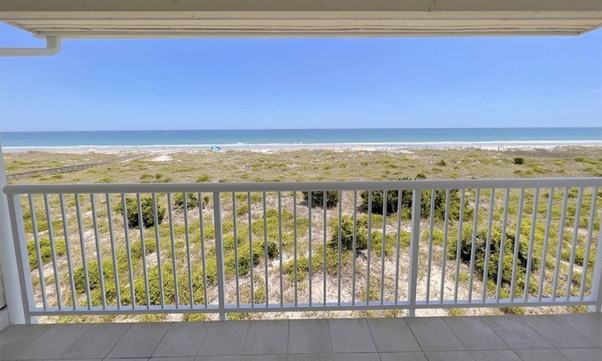 Shell Island Condominio | Azure Waves- Oceanfront 4br condo w/ 2 pools, tennis court, and ocean views