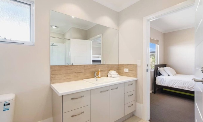 Eagle Bay Casa | Azzure on Waterville - central