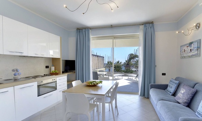 Santo Stefano al Mare Apartamento | Azzurra by Interhome