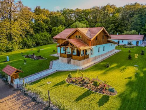 Tardos Cama Y Desayuno | Bányahegyi erdei nyugalom és wellness