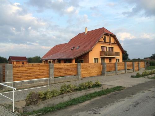 Nagybajom Casa | Bíbic Vendégházak