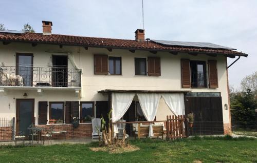 Capriglio Cama Y Desayuno | B&B Cascina Dei Levrieri