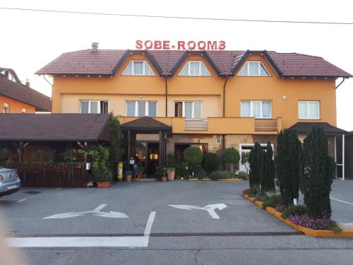 Kraljevec Sesvetski Cama Y Desayuno | B&B Gurman