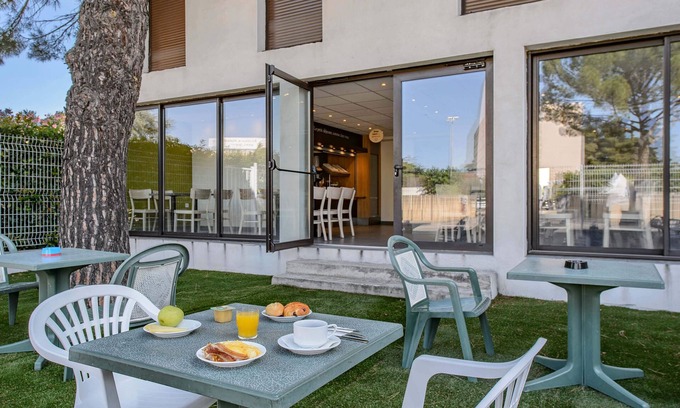 Costieres Hotel | B&B HOTEL Nîmes Ville Active