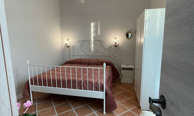 Casapulla Cama Y Desayuno | B&B LA CASA DEI SOGNI IDEAL FOR VISITING THE ROYAL PALACE OF CASERTA EXIT AUTOSTRAD