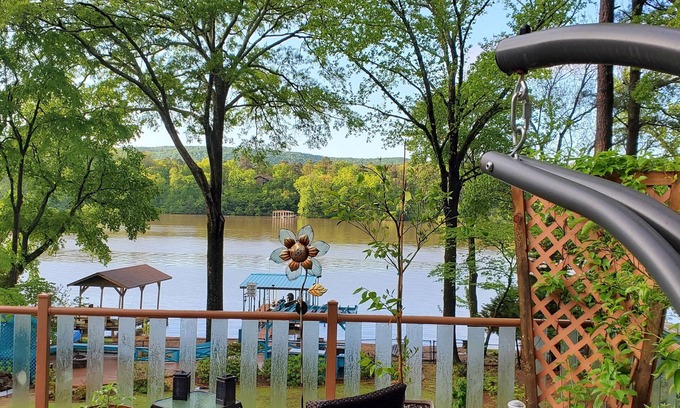 Mid America Cama Y Desayuno | B & B, Lake & Mountain Views. Downtown & Casino/Racing Close