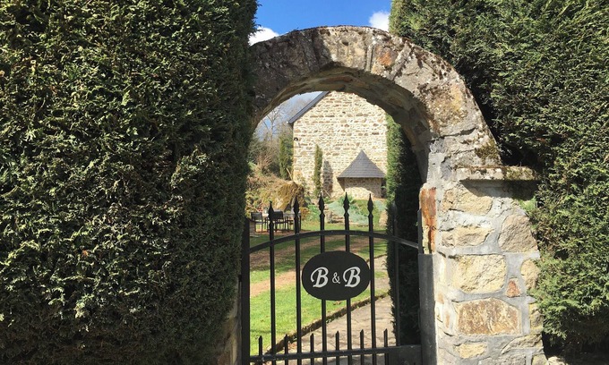 Sainte-Christine Cama Y Desayuno | B&B Maison Coralie. Calm and relaxed environment. Pets welcome