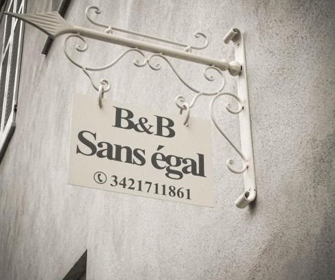 Rione San Maurizio Cama Y Desayuno | "B&B Sans égal", con CAMERE PRIVATE e APPARTAMENTI al PIANO TERRA a Biella