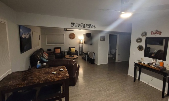 Russian Jack Park Casa | B&B u-med district near shopping, parks and JBER
