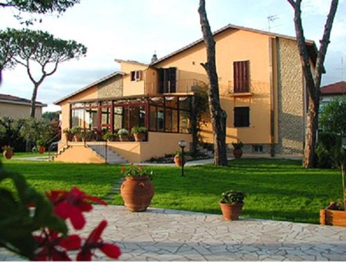 Marina di Carrara Casa | B&B Villa Acero