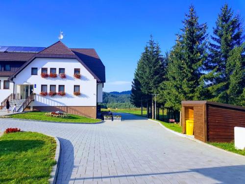 Vrelo Korenicko Cama Y Desayuno | B&B Villa Angy