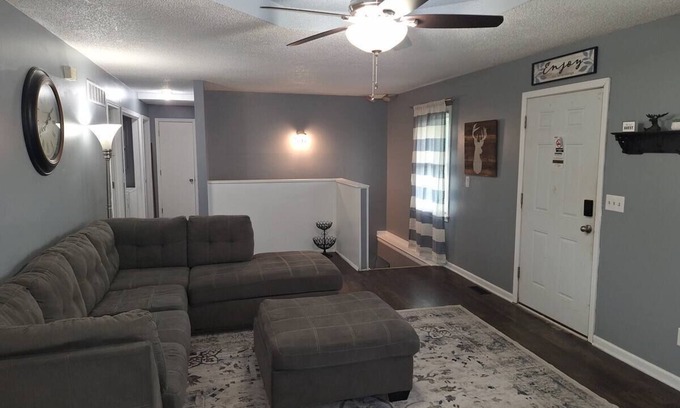Johnson County Casa | B&S Creekside Retreat Lodging