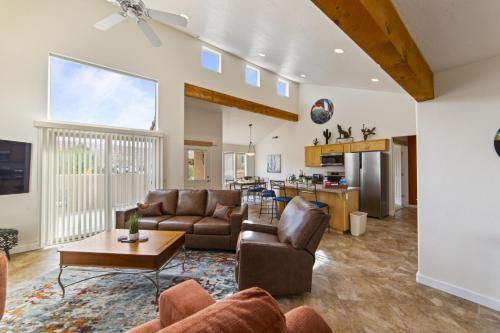 Moab South Valley Casa | B1- Hidden Valley Villa I Large Patio I Pool and Hot Tub