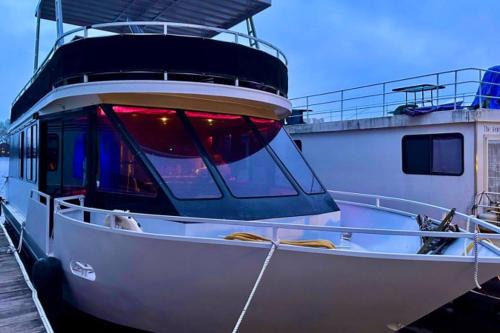 La Crosse Alquiler De Eote | b3 Couples Therapy Yacht