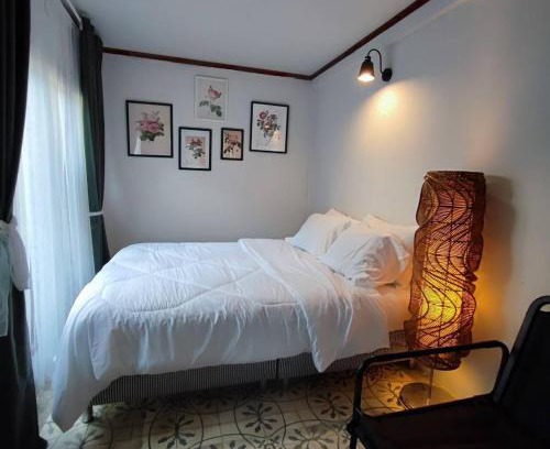 Wat Bowon Niwet Casa | Baan Jiam บ้านยายเจียม