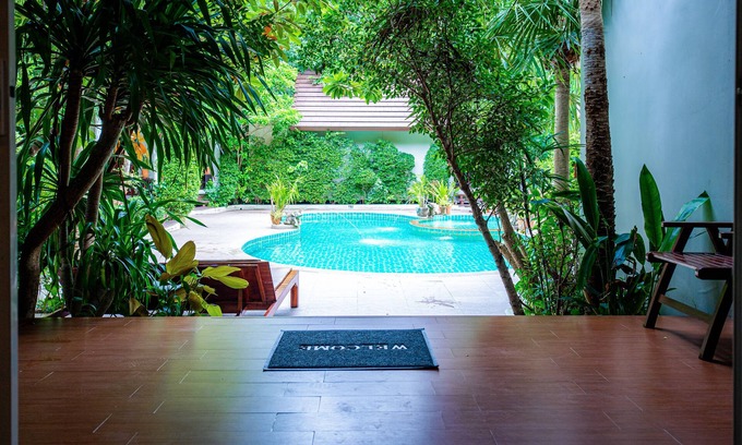 Thong Chai Hotel | Baan Klang Aow Beach Resort