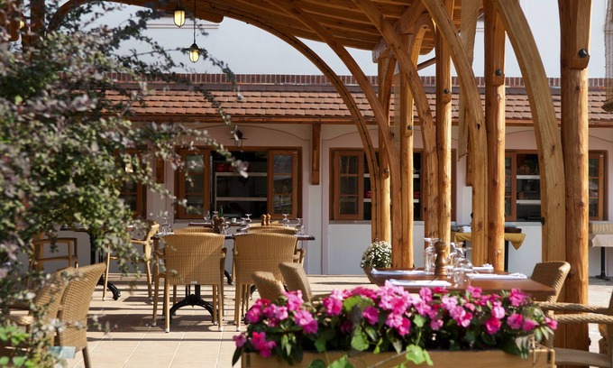 Pruhonice Casa | Babiččina Zahrada Penzion & Restaurace