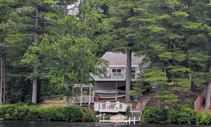 Amherst Cabaña | Baboosic Lake - Wonderful Classic S. NH Vacation Cottage all to Yourself