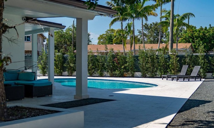 Boulevard Heights Casa | Baby Camellia Modern, luxurious and spacious house