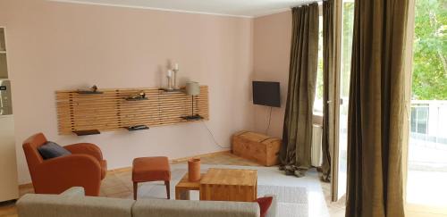 Weisenau Apartamento | Bacchus - helles und geräumiges Appartement mit Balkon in Uninähe