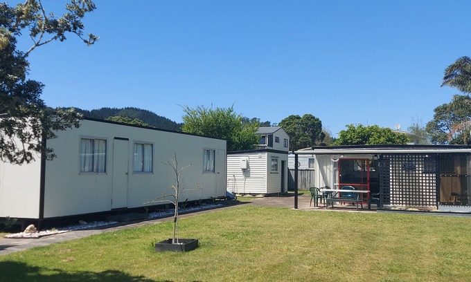Cooks Beach Cabaña | Bach Camp - Cooks Beach Bach