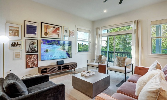 Riverside Casa | Bachelor/Bachelorette Mansion In the Heart of ATX