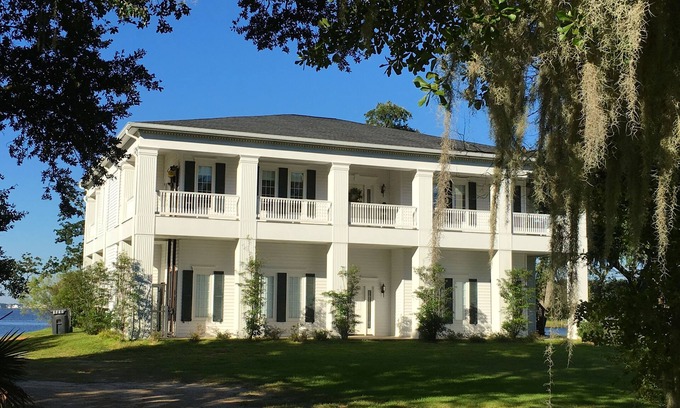 Gulf Hills Casa | Back Bay Biloxi Waterfront Retreat-Fish, Watch Dolphins y Golf-Minutes to Casinos