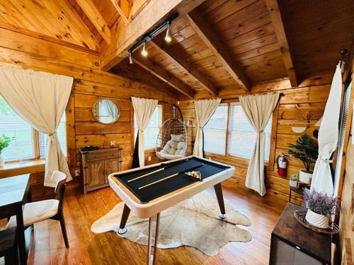 Cosby Apartamento | Back to Creek, Pool Table, Firepit & Grill
