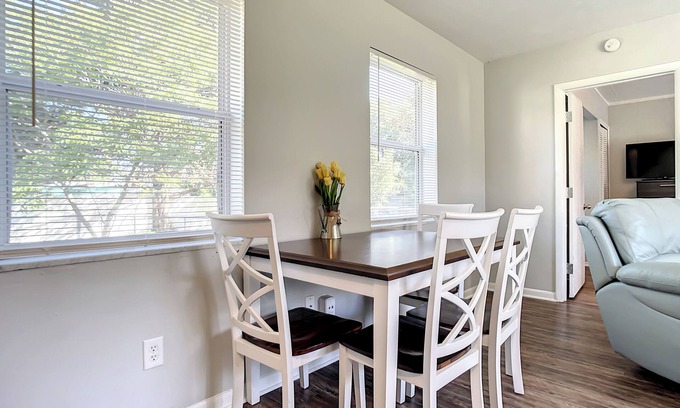 Deltona Lakes Casa | ON SALE 2BR Home: Beach/Disney World in 30 Mins
