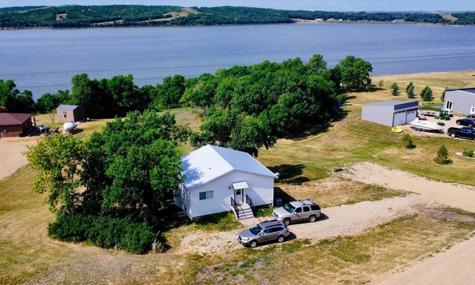 Orrin Cabina | Backyard Lake Access, Kayaks, Fire pit, Grill, Hammock, Deck, Beautiful Views