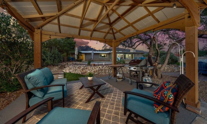 Tanque Verde Casa | Backyard Oasis / Big 360º Views / 3 BR 2 BA