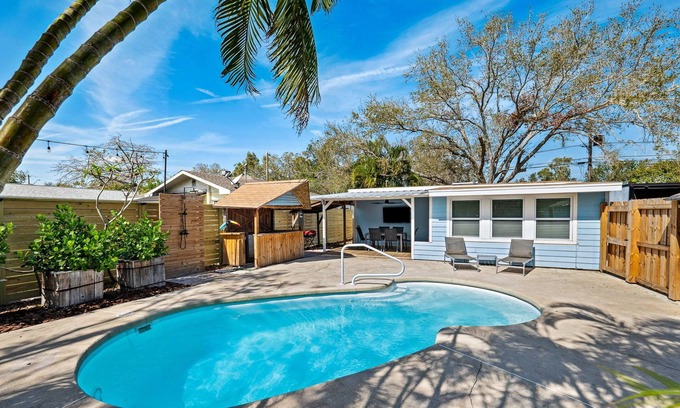 Pinellas Park Casa | Backyard Oasis Minutes To Beaches