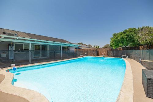 El Cajon Casa | Backyard Oasis Private Villa Pool Hot Tub