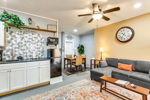 Sumter Apartamento | Backyard Oasis with Pool Sunny Sumter Studio!