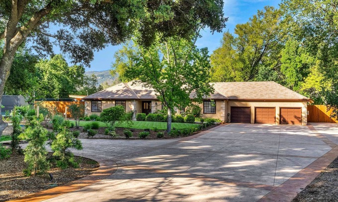 Eldridge Villa | Backyard Oasis with Pool and Pickleball