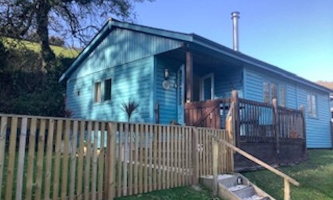 Burgh Island Cabina | Badgers Den, cosy lodge quiet countryside area near to beach in Bantham S. Devon
