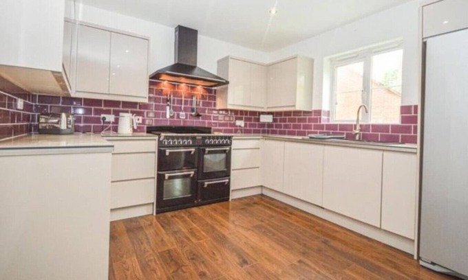 Wroughton Casa | Badgers House Long Stay Discounts Free Parking