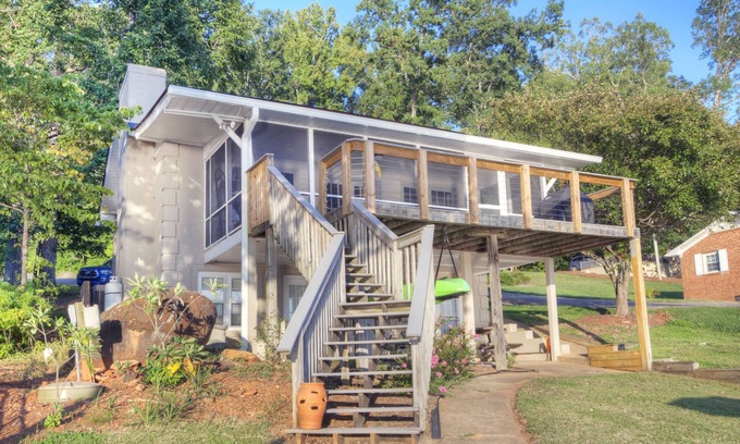 New London Casa | Badin Lake Front With Dock, Minutes from Launch!