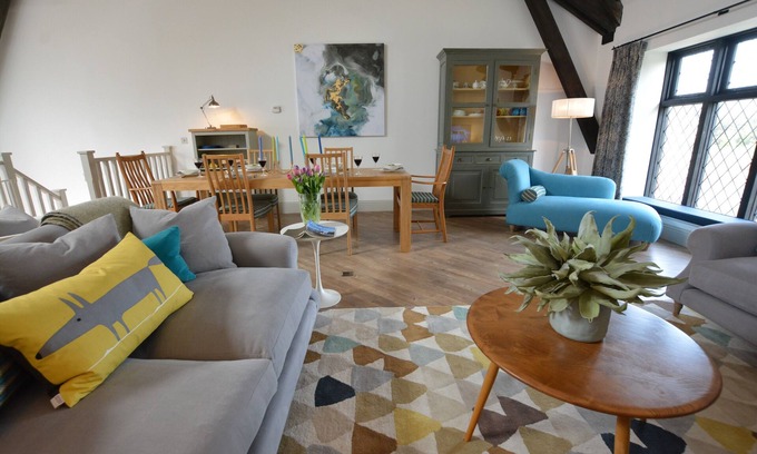 Thorpeness Cabaña | BADMINTON, THORPENESS, pet friendly, with open fire in Thorpeness