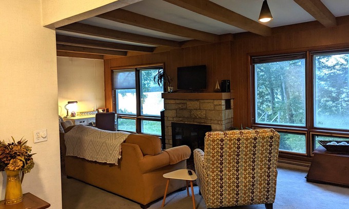 Lake Mills Cabaña | Baehr Haus on Rock Lake