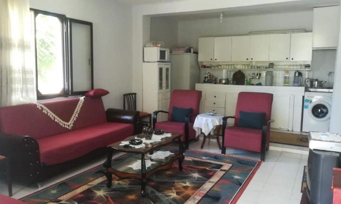 Aliaga Apartamento | Bahçeli deniz kenarında daire