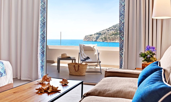 Camp de Mar Hotel | Bahía Suites Camp De Mar