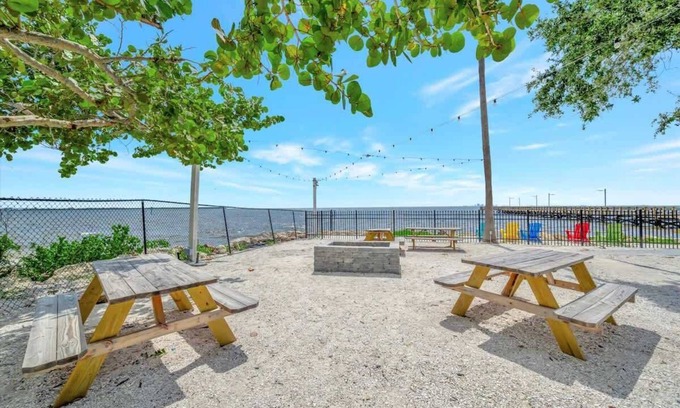Ruskin Apartamento | Bahia Waterview Suite Pool Tennis Beach Fishing